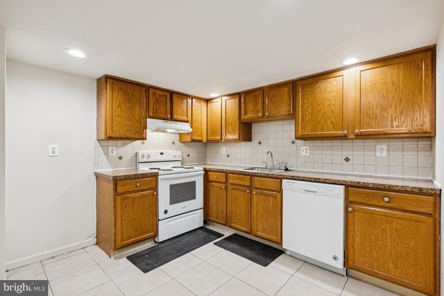 827 E ELM AVE, Lindenwold, NJ 08021