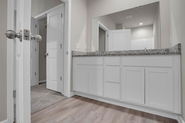 1606 N Topaz Ln, Mulvane, KS 67110