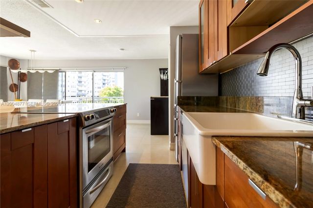 126 Golden Isles Dr 32A, Hallandale Beach, FL 33009