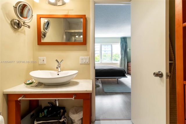 126 Golden Isles Dr 32A, Hallandale Beach, FL 33009