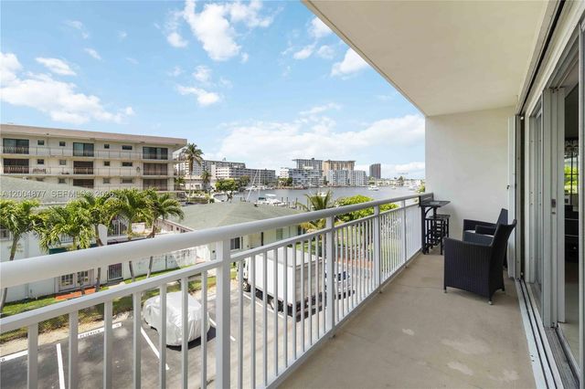 126 Golden Isles Dr 32A, Hallandale Beach, FL 33009