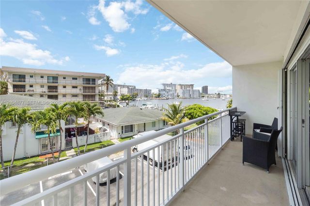 126 Golden Isles Dr 32A, Hallandale Beach, FL 33009