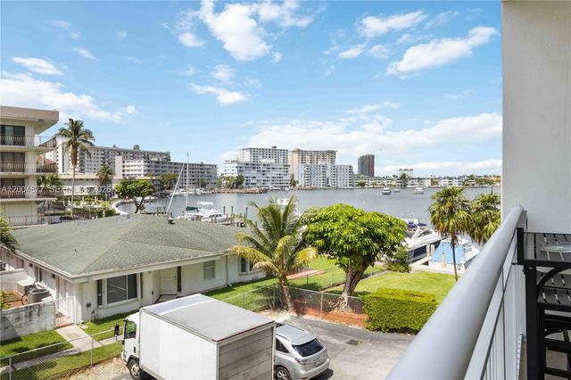 126 Golden Isles Dr 32A, Hallandale Beach, FL 33009