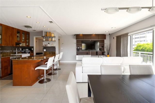 126 Golden Isles Dr 32A, Hallandale Beach, FL 33009