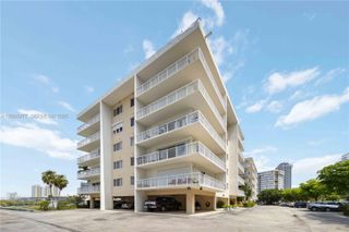 126 Golden Isles Dr 32A, Hallandale Beach, FL 33009