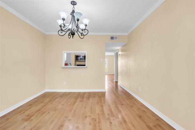 1800 Stoney Brook Drive 205, Houston, TX 77063