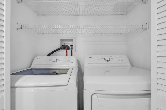 1800 Stoney Brook Drive 205, Houston, TX 77063