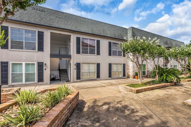 1800 Stoney Brook Drive 205, Houston, TX 77063