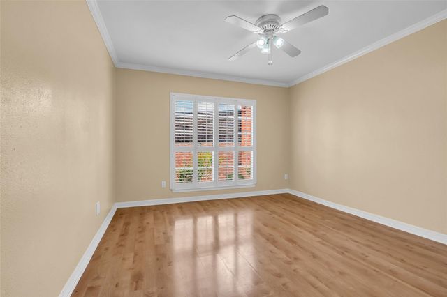 1800 Stoney Brook Drive 205, Houston, TX 77063