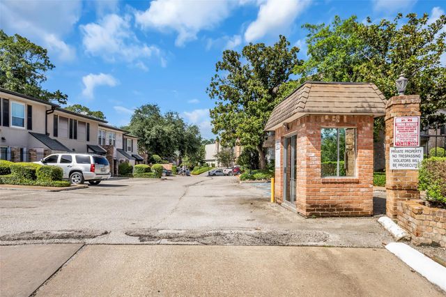 1800 Stoney Brook Drive 205, Houston, TX 77063
