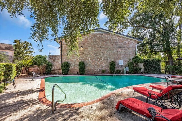 1800 Stoney Brook Drive 205, Houston, TX 77063