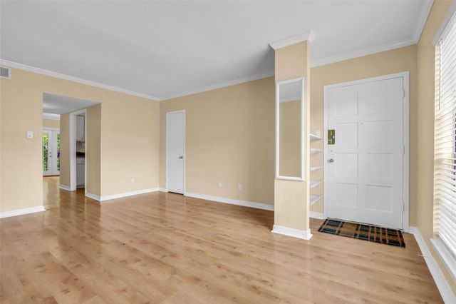 1800 Stoney Brook Drive 205, Houston, TX 77063