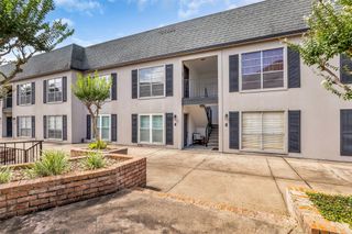 1800 Stoney Brook Drive 205, Houston, TX 77063