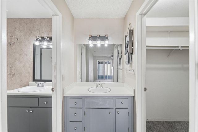 2037 Zeeland Ct, Modesto, CA 95356