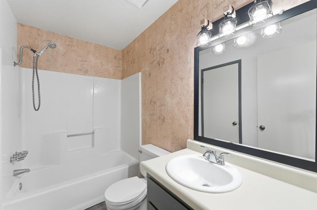 2037 Zeeland Ct, Modesto, CA 95356