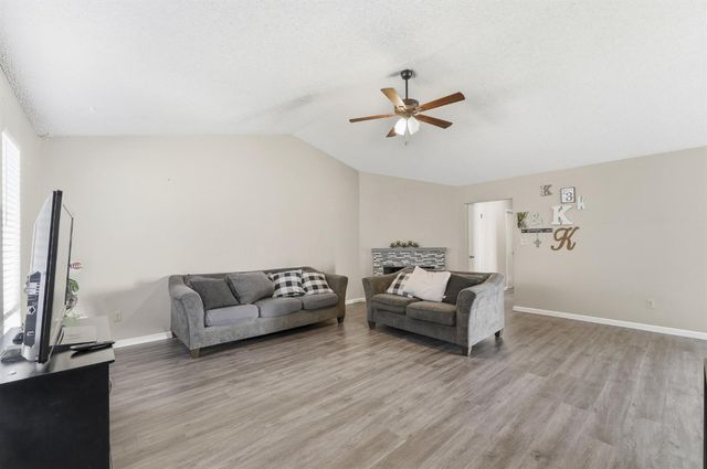 2037 Zeeland Ct, Modesto, CA 95356