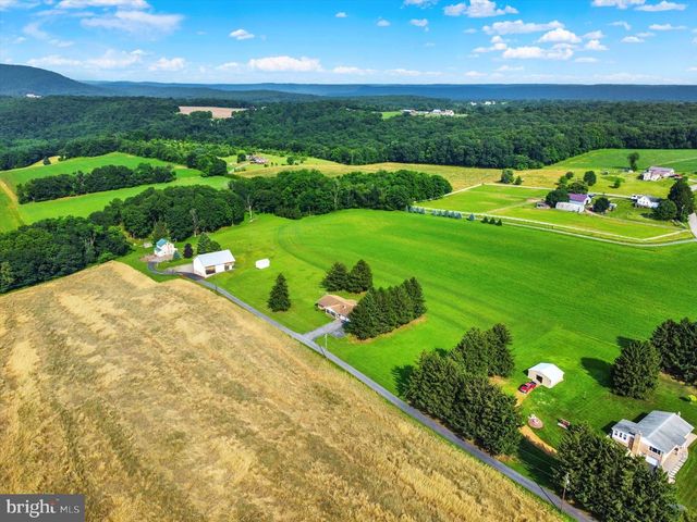 1023-A ENDERS RD, Halifax, PA 17032