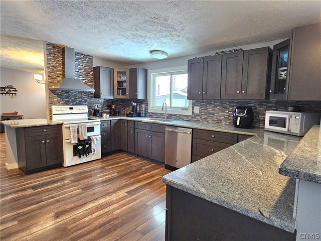 383 Peter Scott Road, Schroeppel, NY 13132