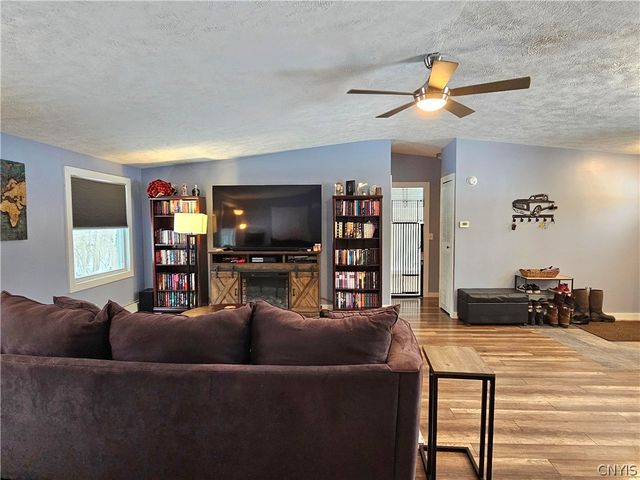 383 Peter Scott Road, Schroeppel, NY 13132