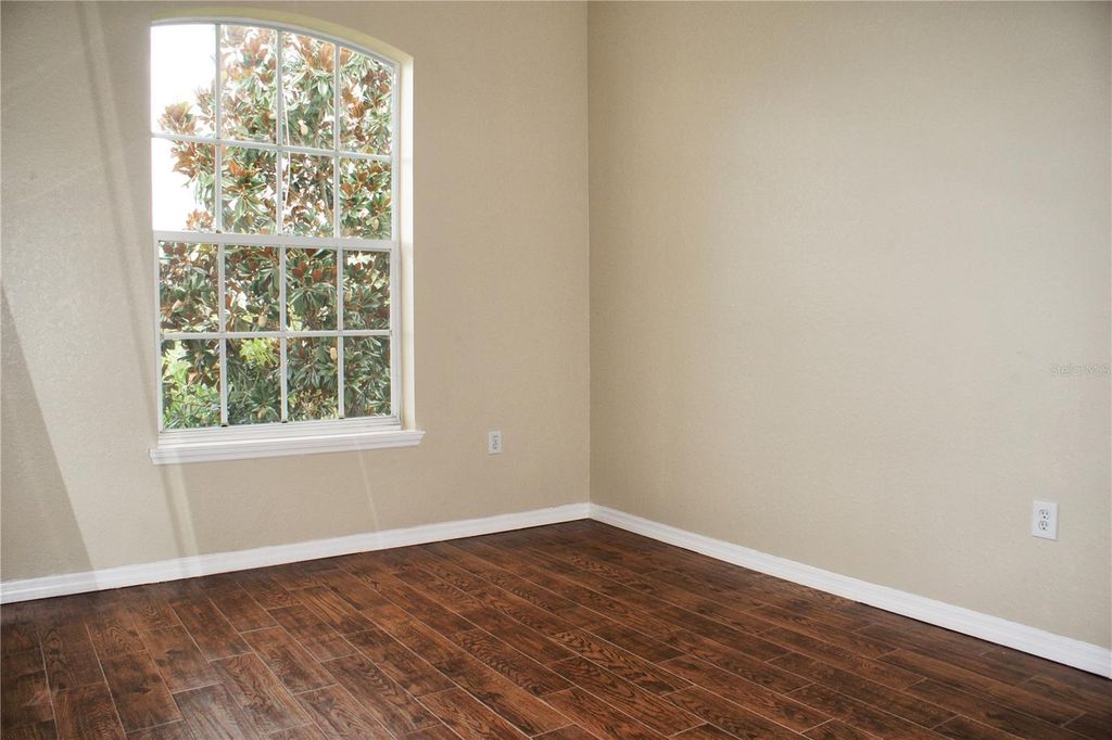 Image 6 of property listing at 5140 NORTHRIDGE ROAD 303, Sarasota, FL 34238