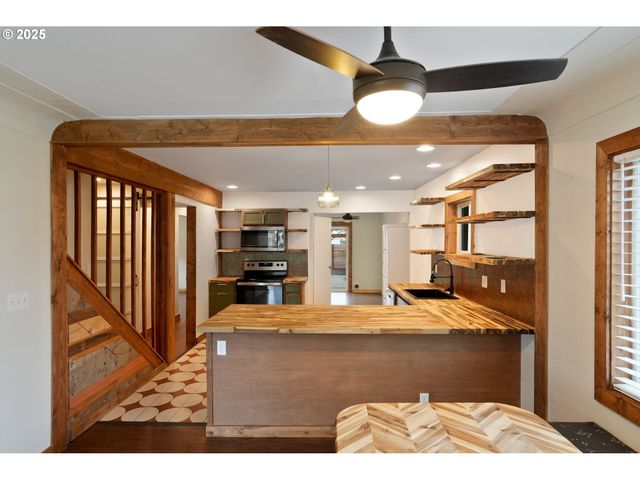 507 N 2ND St, Silverton, OR 97381