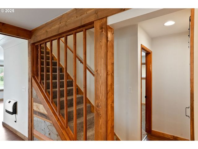 507 N 2ND St, Silverton, OR 97381