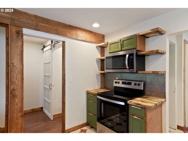 507 N 2ND St, Silverton, OR 97381