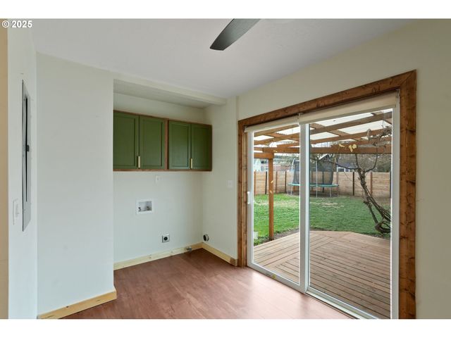 507 N 2ND St, Silverton, OR 97381