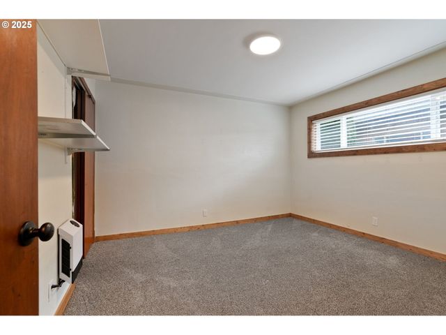 507 N 2ND St, Silverton, OR 97381