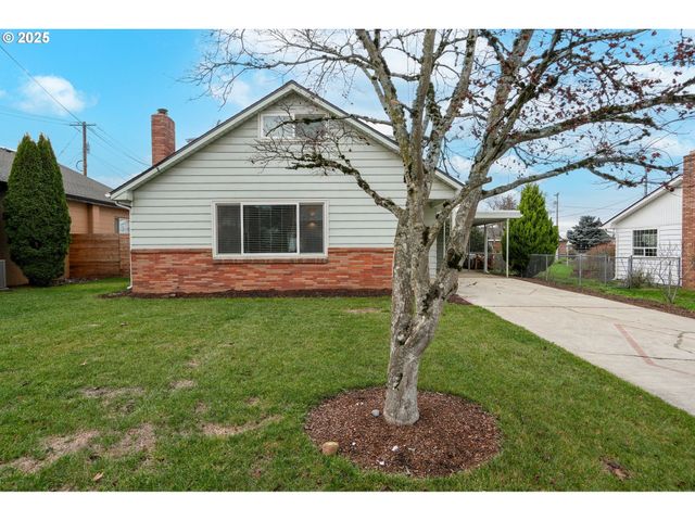 507 N 2ND St, Silverton, OR 97381