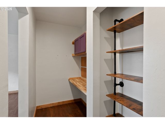 507 N 2ND St, Silverton, OR 97381