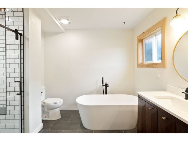 507 N 2ND St, Silverton, OR 97381