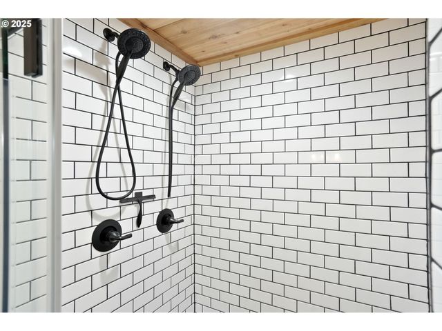 507 N 2ND St, Silverton, OR 97381