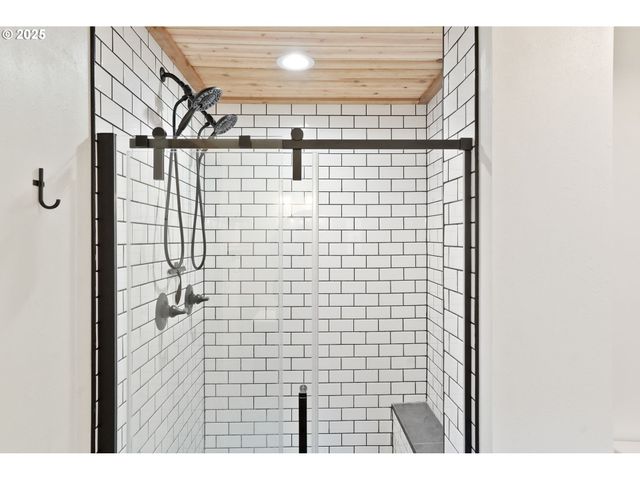 507 N 2ND St, Silverton, OR 97381