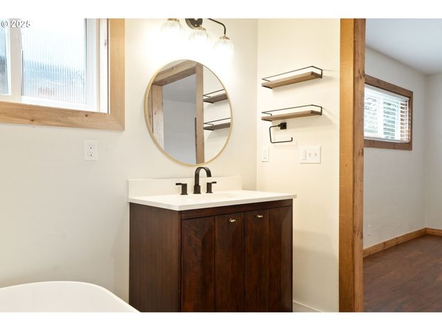 507 N 2ND St, Silverton, OR 97381