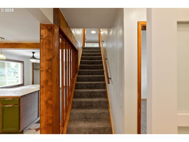 507 N 2ND St, Silverton, OR 97381