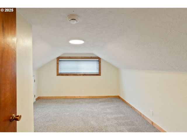 507 N 2ND St, Silverton, OR 97381