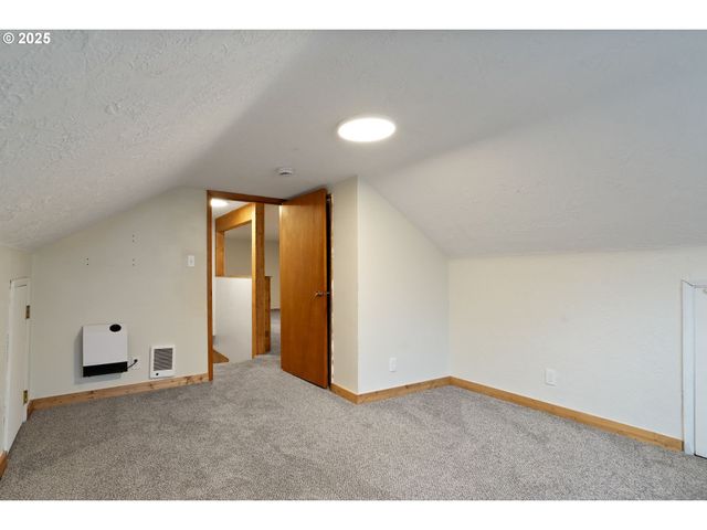 507 N 2ND St, Silverton, OR 97381