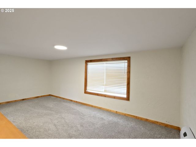 507 N 2ND St, Silverton, OR 97381