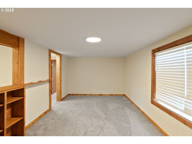 507 N 2ND St, Silverton, OR 97381