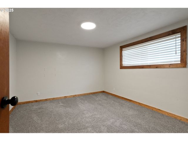 507 N 2ND St, Silverton, OR 97381