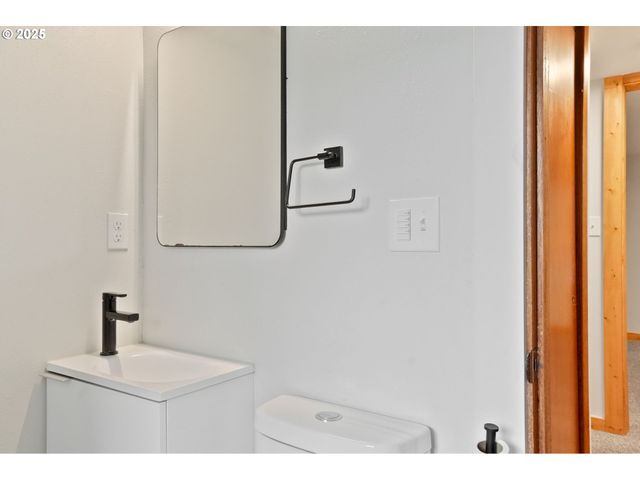 507 N 2ND St, Silverton, OR 97381