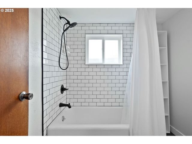 507 N 2ND St, Silverton, OR 97381