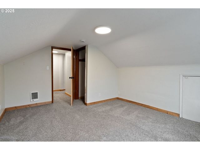 507 N 2ND St, Silverton, OR 97381