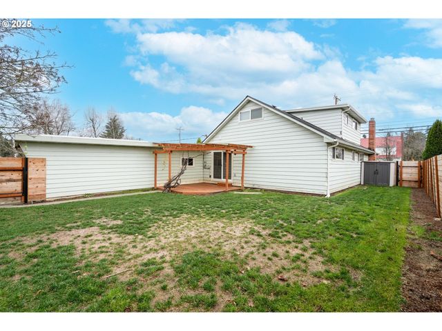 507 N 2ND St, Silverton, OR 97381