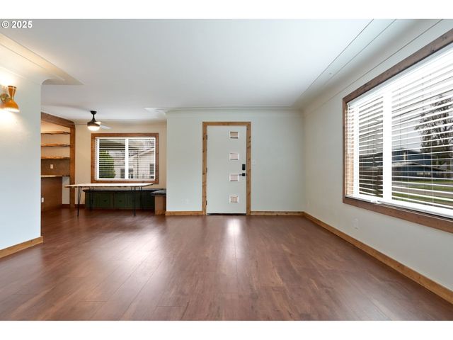 507 N 2ND St, Silverton, OR 97381