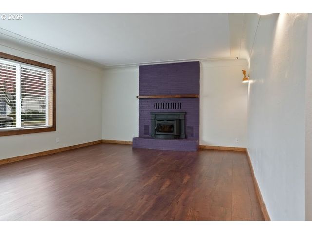 507 N 2ND St, Silverton, OR 97381