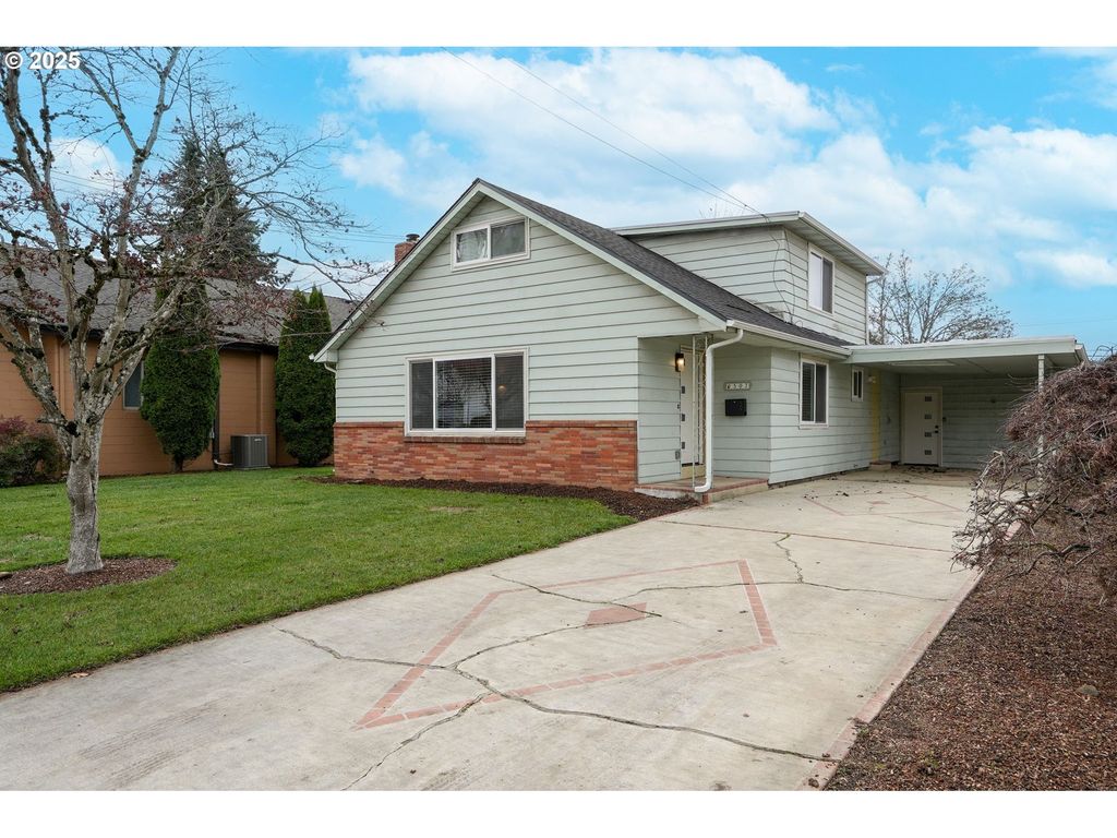 507 N 2ND St, Silverton, OR 97381