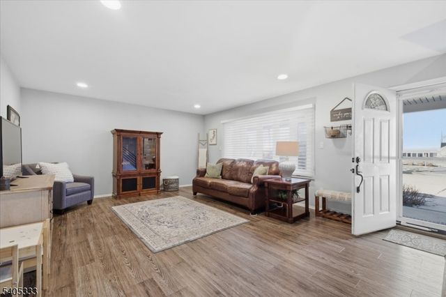 3 Cypress Rd, Franklin Twp., NJ 08873