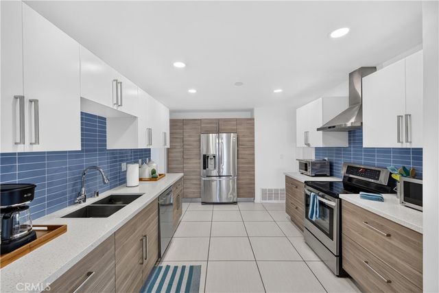 2080 E Mcmanus Drive, Palm Springs, CA 92262